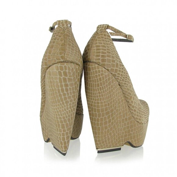 Croc Embossed Platform Wedge - Picture 3 of 7